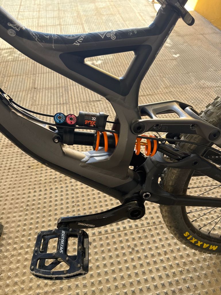 スペシャライズド Demo8 2018年モデル Demo 8 I Carbon