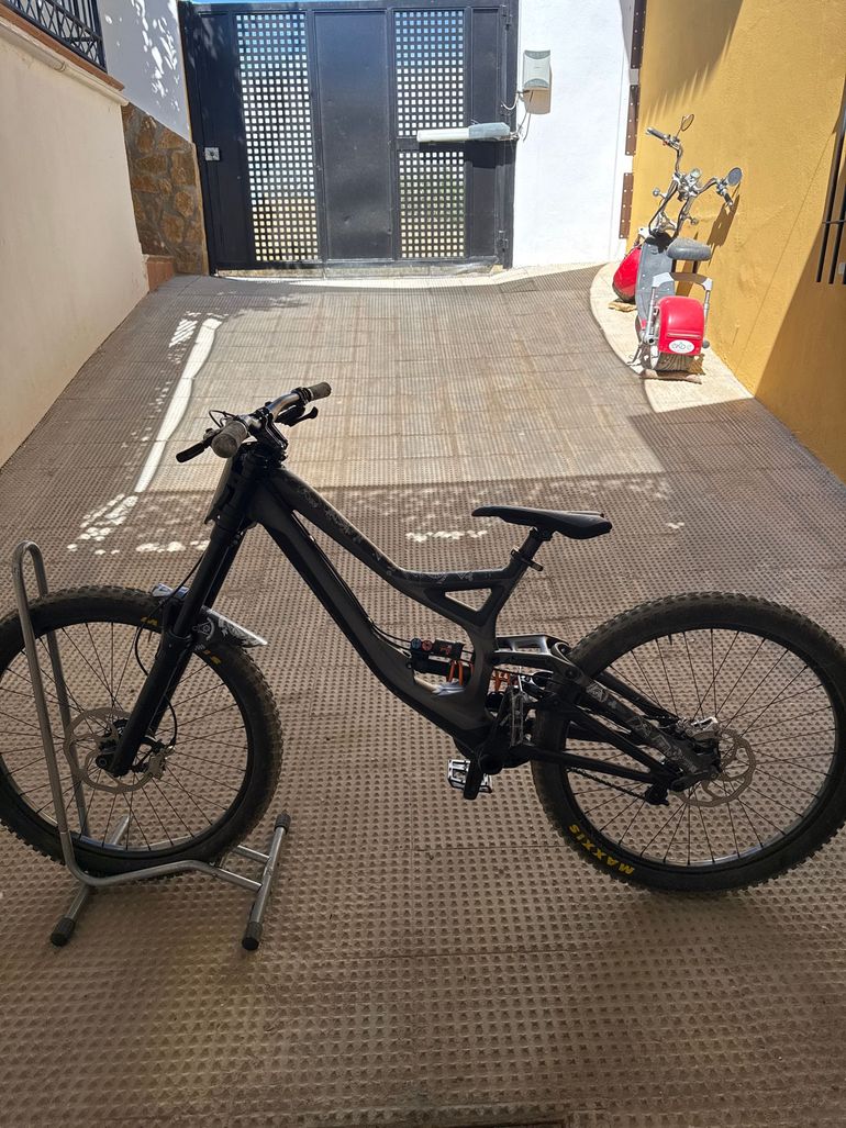 スペシャライズド Demo8 2018年モデル Demo 8 I Carbon