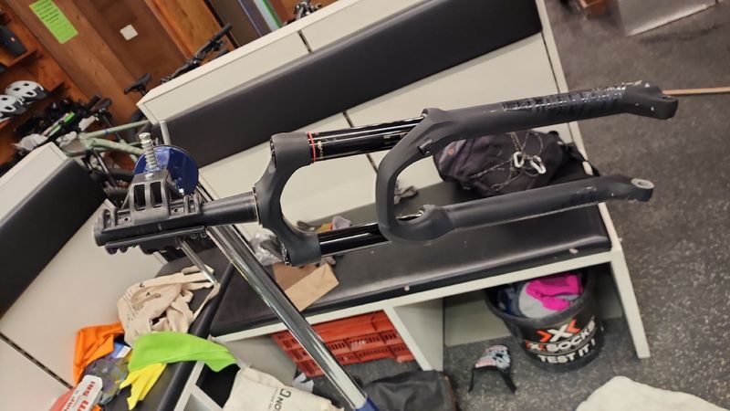 Tweedehands Commencal META TR 29 ESSENTIAL 2022 2022 Mountainbike — afbeelding 9 van 9