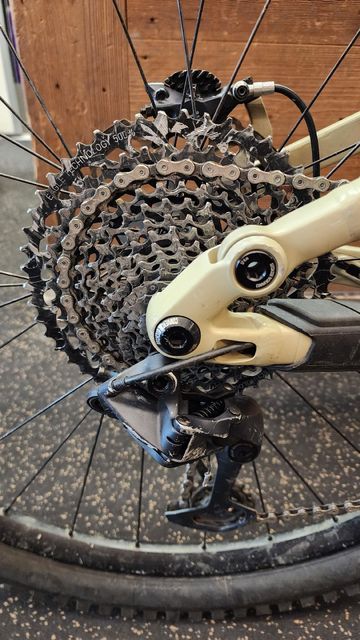 Tweedehands Commencal META TR 29 ESSENTIAL 2022 2022 Mountainbike — afbeelding 4 van 9
