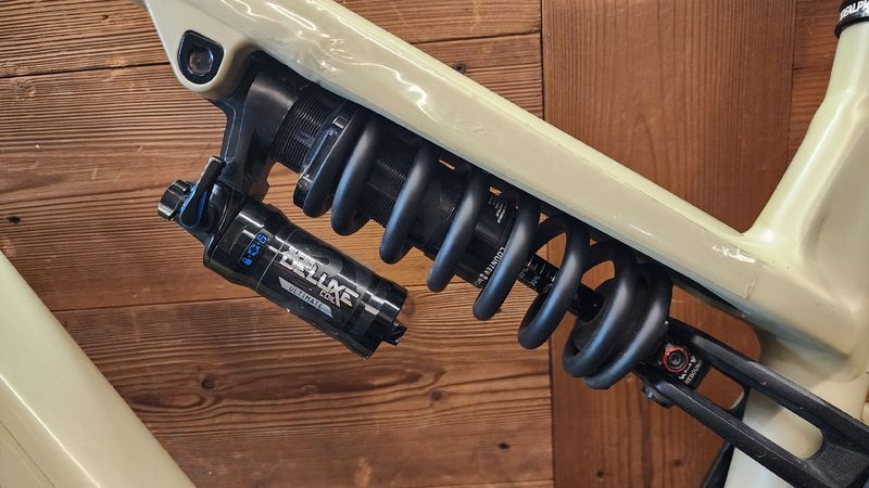 Tweedehands Commencal META TR 29 ESSENTIAL 2022 2022 Mountainbike — afbeelding 5 van 9