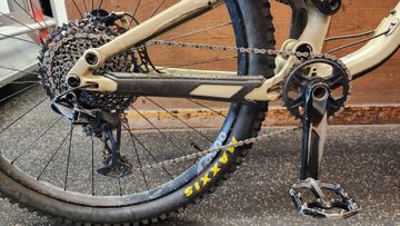 Tweedehands Commencal META TR 29 ESSENTIAL 2022 2022 Mountainbike — afbeelding 3 van 9