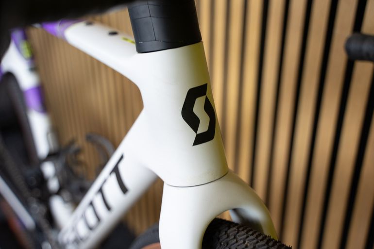 Used Scott Addict Gravel RC 2024 2024 Road & Gravel, White — image 10 of 15