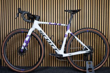 Used Scott Addict Gravel RC 2024 2024 Road & Gravel, White — image 2 of 15