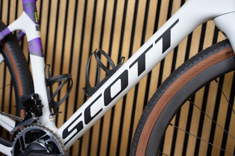 Used Scott Addict Gravel RC 2024 2024 Road & Gravel, White — image 9 of 15