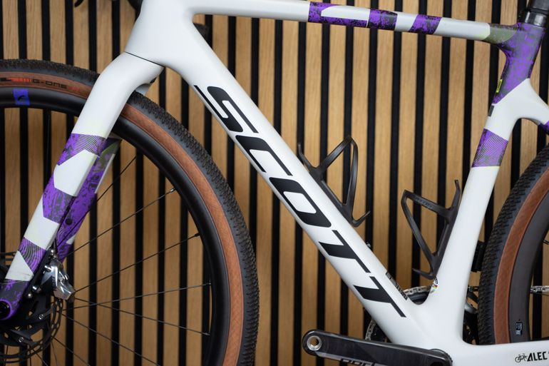 Used Scott Addict Gravel RC 2024 2024 Road & Gravel, White — image 12 of 15