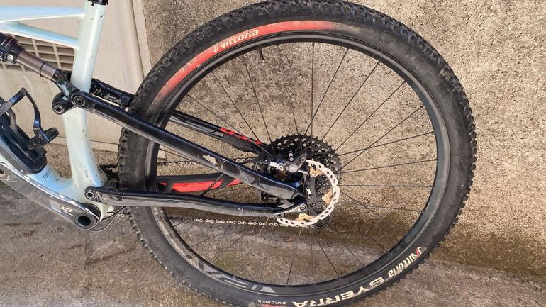 Used Specialized Camber Pro Carbon 29 2017 2017 Mountainbike, Hellgrau, 29 — image 1 of 10