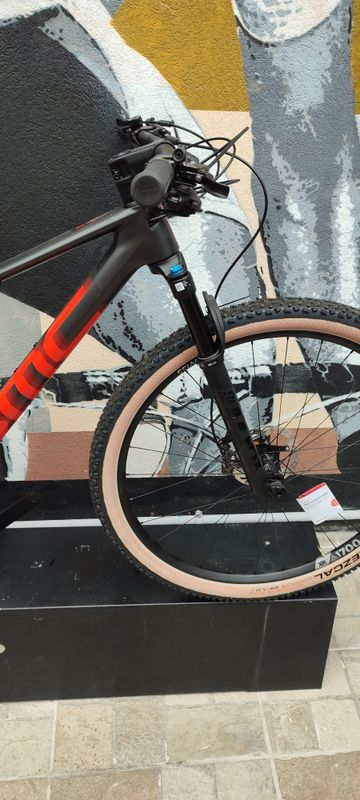 Used BMC Fourstroke Shimano Deore XT 2024 Mountainbike, Red — image 4 of 6