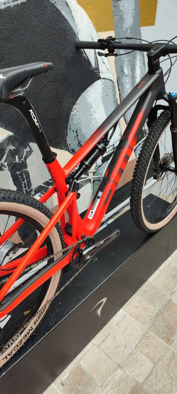 Used BMC Fourstroke Shimano Deore XT 2024 Mountainbike, Red — image 5 of 6