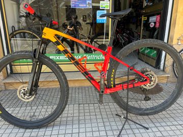 Used Trek Procaliber 9.5 2021 2021 Mountainbike, Orange, 29 — image 2 of 5