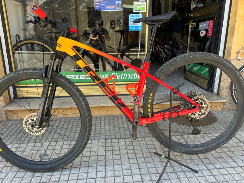Used Trek Procaliber 9.5 2021 2021 Mountainbike, Orange, 29 — image 2 of 5