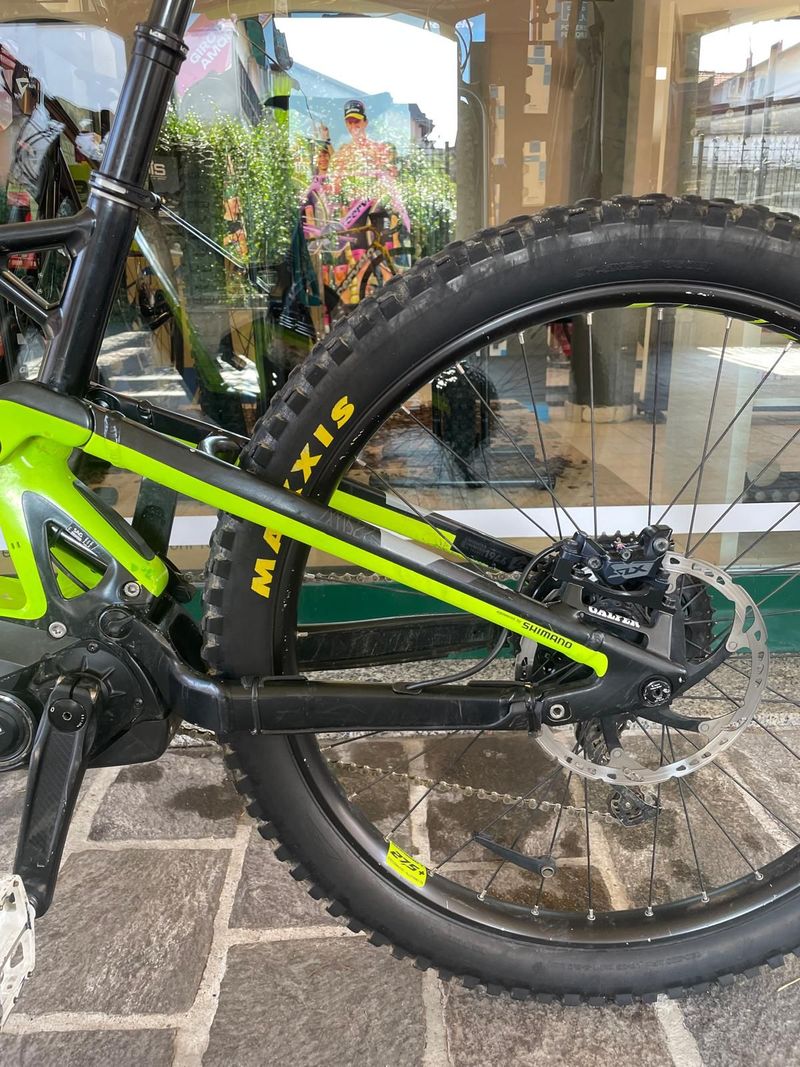 Used Lapierre Overvolt Shimano Deore XT 2018 Mountainbike, Black — image 2 of 10