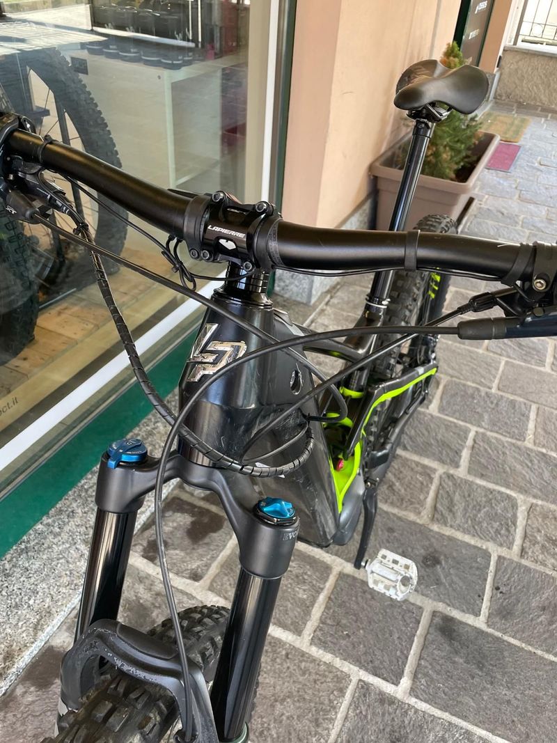 Used Lapierre Overvolt Shimano Deore XT 2018 Mountainbike, Black — image 3 of 10