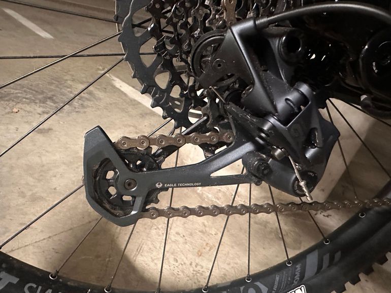 Canyon Torque 29 CF 7 2022 2022 Mountainbike usato, Nero — immagine 5 di 8