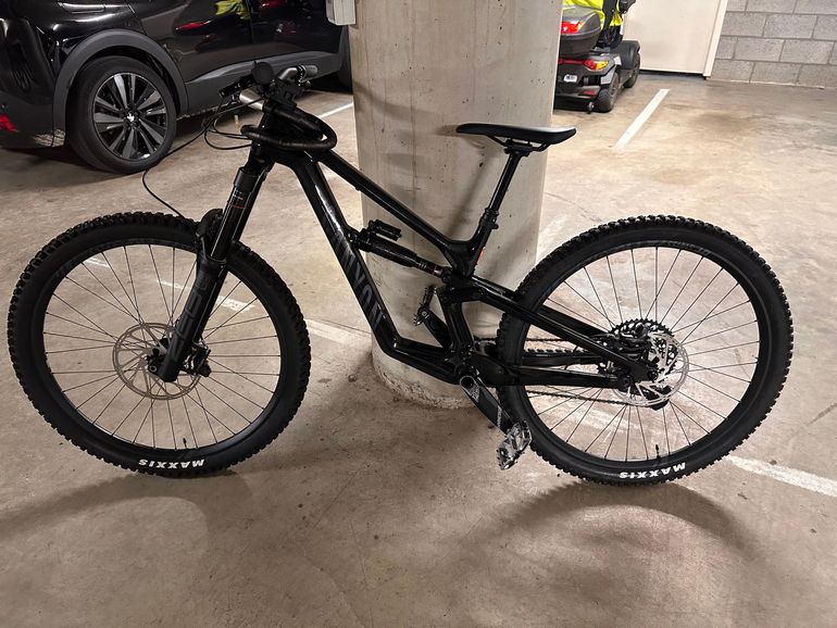 Canyon Torque 29 CF 7 2022 2022 Mountainbike usato, Nero — immagine 2 di 8