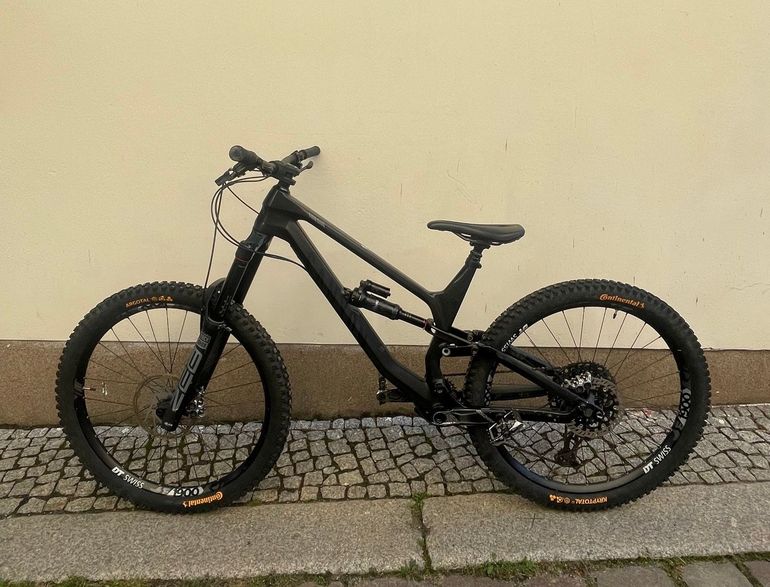 Canyon Torque CF 7 2021 2021 Mountainbike usato, Nero — immagine 2 di 17