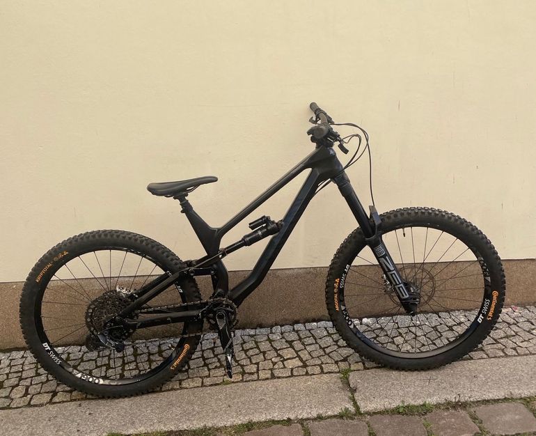 Canyon Torque CF 7 2021 2021 Mountainbike usato, Nero — immagine 3 di 17