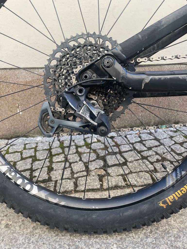 Canyon Torque CF 7 2021 2021 Mountainbike usato, Nero — immagine 6 di 17