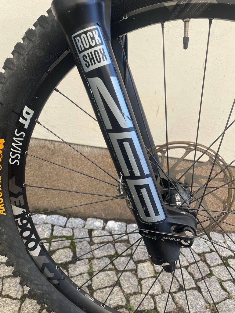 Canyon Torque CF 7 2021 2021 Mountainbike usato, Nero — immagine 7 di 17