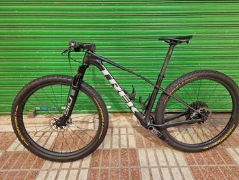 Used Trek Procaliber SRAM X0 Eagle AXS (T-Type) 2025 Mountainbike, Black, 29 — image 35 of 42
