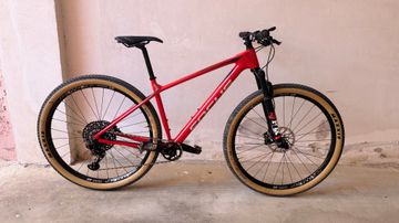 Focus Raven Sram Eagle Transmission GX 2022 Mountainbike de segunda mano, Rojo — imagen 2 de 12