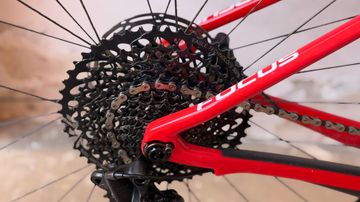 Focus Raven Sram Eagle Transmission GX 2022 Mountainbike de segunda mano, Rojo — imagen 7 de 12