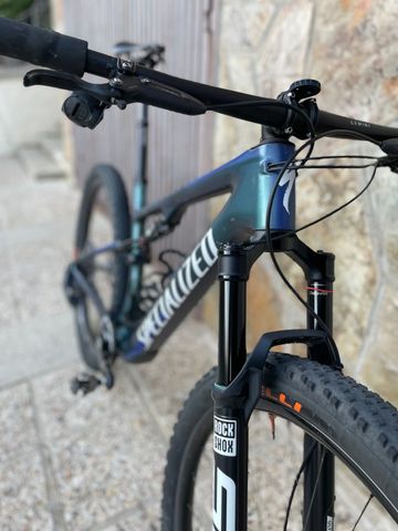 Used Specialized Epic 8 Pro 2024 2024 Mountainbike, Blue, 29 — image 8 of 16