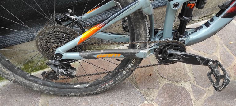 Giant Reign 1.5 2018 Mountainbike d'occasion — image 2 sur 9