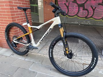 Used Orbea M10 AXS 2025 2025 Mountainbike, White — image 1 of 3