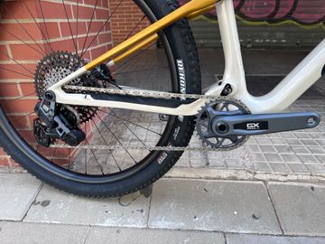 Used Orbea M10 AXS 2025 2025 Mountainbike, White — image 3 of 3