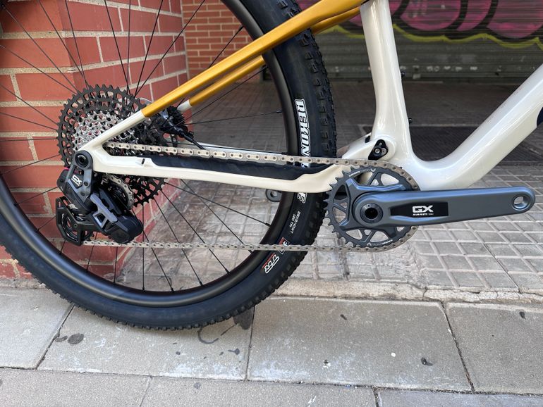 Used Orbea M10 AXS 2025 2025 Mountainbike, White — image 3 of 3