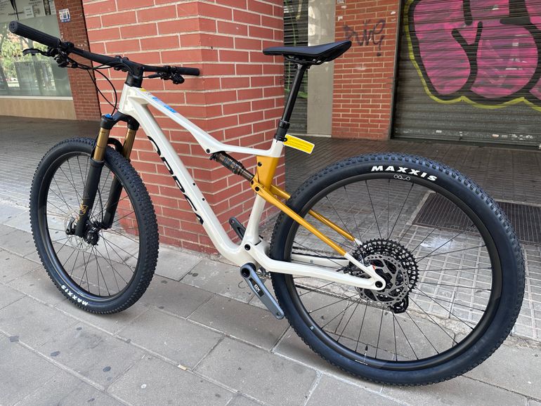 Used Orbea M10 AXS 2025 2025 Mountainbike, White — image 2 of 3