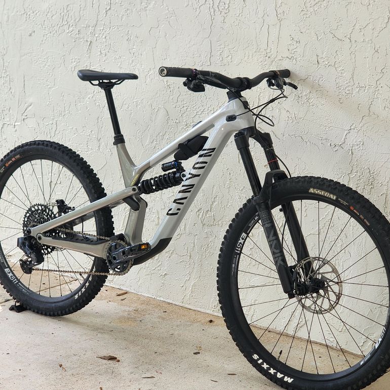 Yamato様　Canyon Spectral CF 8.0 Mサイズ Spectral CF 8 CLLCTV | CANYON US