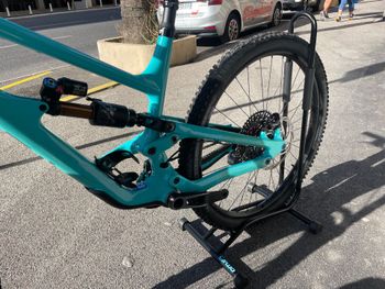 Used YT Industries Capra CORE 4 (NT) 29 2023 2023 Mountainbike, Azul — image 4 of 5