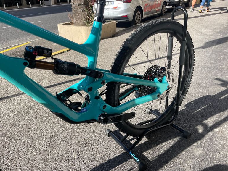 Used YT Industries Capra CORE 4 (NT) 29 2023 2023 Mountainbike, Azul — image 4 of 5