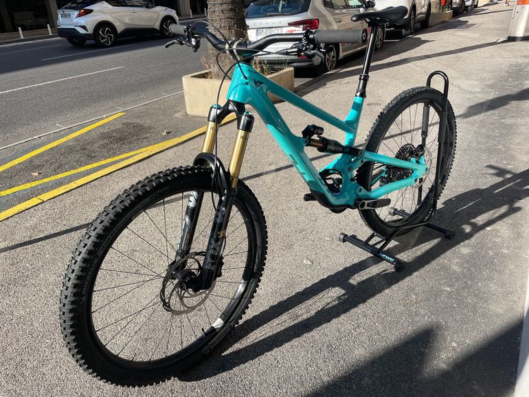 Used YT Industries Capra CORE 4 (NT) 29 2023 2023 Mountainbike, Azul — image 2 of 5