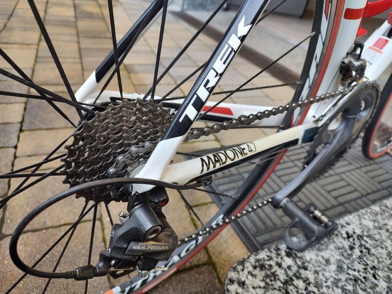 Used Trek Madone 4.7 H2 (Compact) 2012 2012 Road & Gravel, White — image 2 of 7