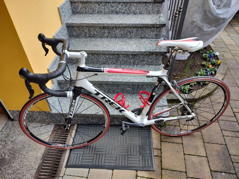 Used Trek Madone 4.7 H2 (Compact) 2012 2012 Road & Gravel, White — image 1 of 7