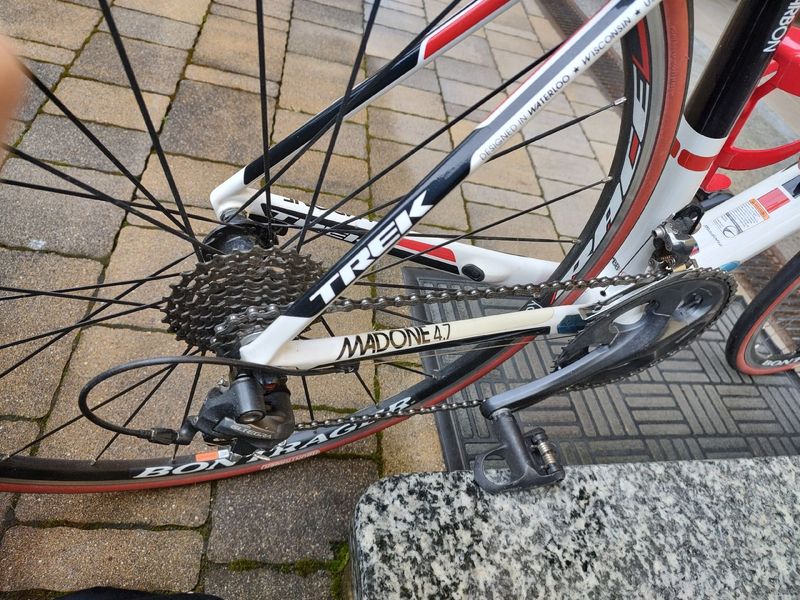 Used Trek Madone 4.7 H2 (Compact) 2012 2012 Road & Gravel, White — image 3 of 7