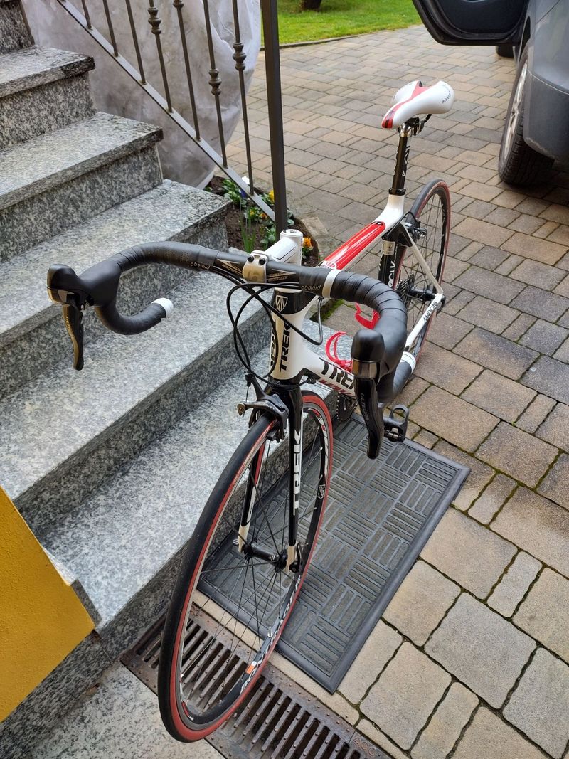 Used Trek Madone 4.7 H2 (Compact) 2012 2012 Road & Gravel, White — image 4 of 7