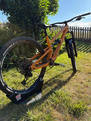 Canyon Torque 29 CF 7 2023 2023 Mountainbike usato, Arancione — immagine 3 di 3