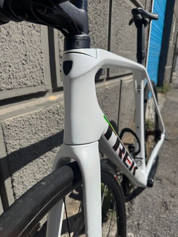 Trek Émonda SL 5 2024 2024 Road & Gravel usato, Bianco — immagine 11 di 16