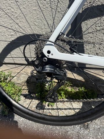 Trek Émonda SL 5 2024 2024 Road & Gravel usato, Bianco — immagine 10 di 16