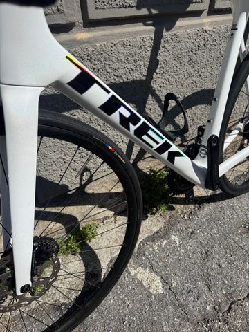 Trek Émonda SL 5 2024 2024 Road & Gravel usato, Bianco — immagine 13 di 16
