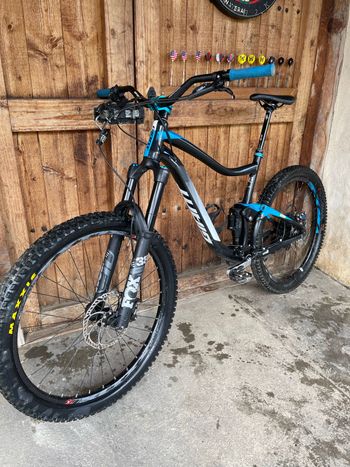 Used Giant Giant Trance 4 2017 2017 Mountainbike — image 1 of 11