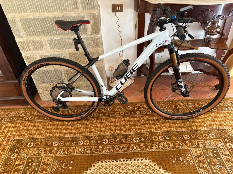 Gebrauchtes CUBE ELITE C:62 PRO 2023 2023 Mountainbike, Weiß, 29 — Bild 1 von 8