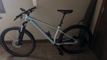 Used Specialized Fuse 27.5 2022 2022 Mountainbike, Blue, 27.5 — image 2 of 8
