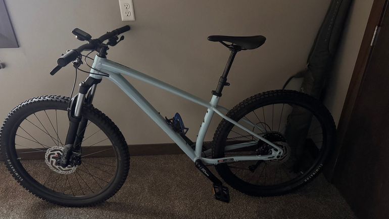 Used Specialized Fuse 27.5 2022 2022 Mountainbike, Blue, 27.5 — image 2 of 8