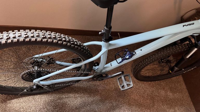 Used Specialized Fuse 27.5 2022 2022 Mountainbike, Blue, 27.5 — image 6 of 8