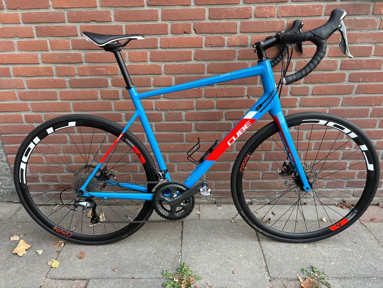 Bicycling Cube Attain Race Blue And Red Bicycle Cube 105 Disc Cube